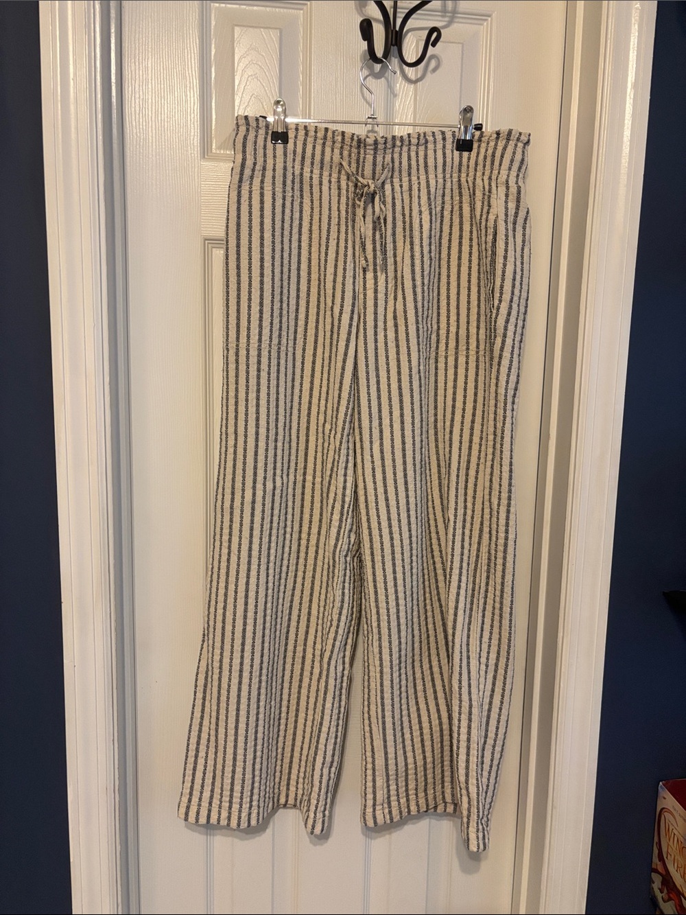 AE Striped Cream and Black Drawstring Pants